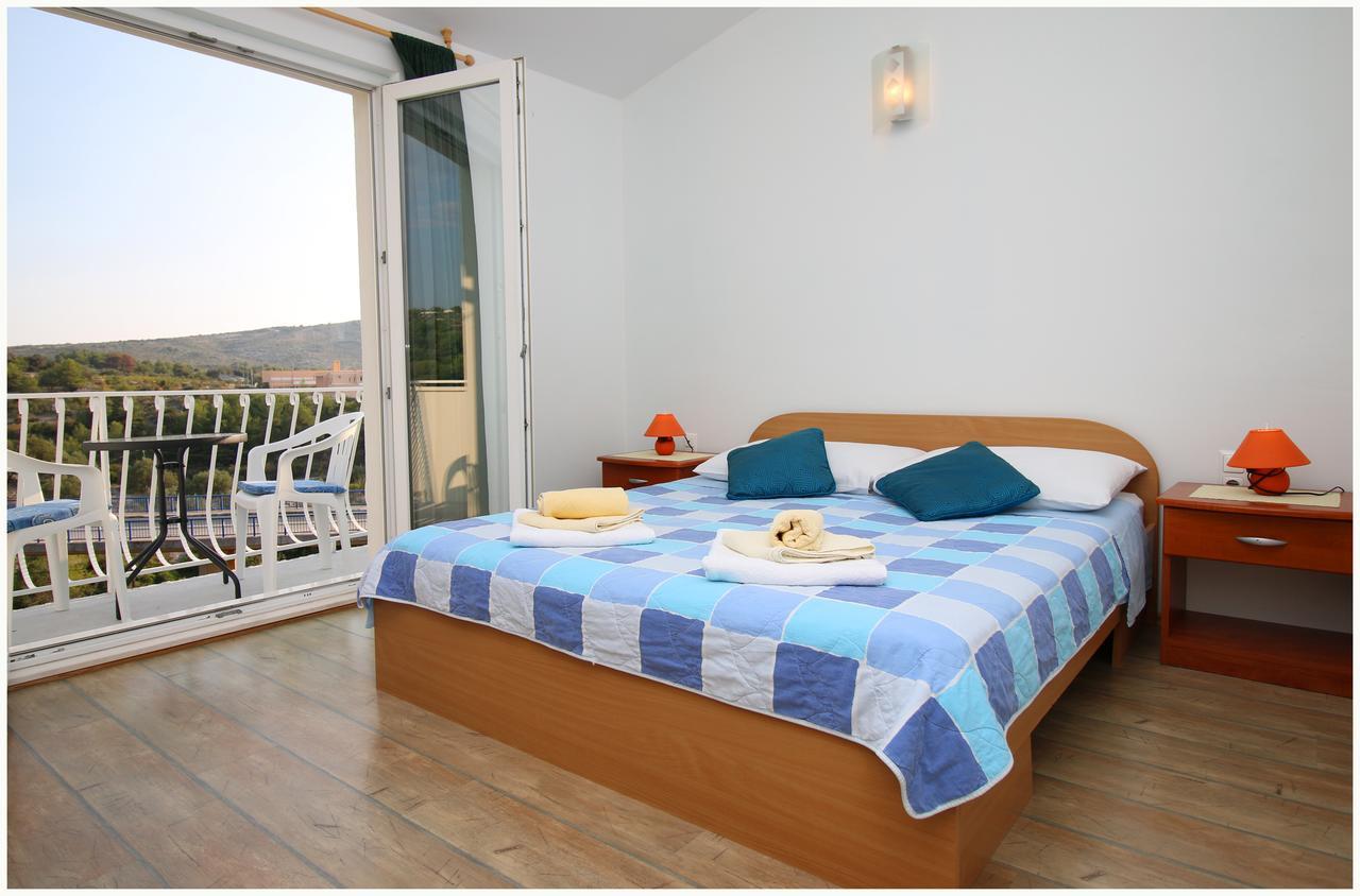 Apartments Huljev Примоштен Экстерьер фото
