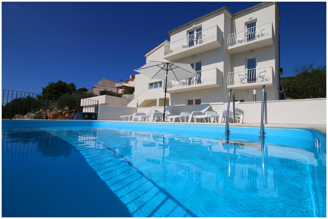Apartments Huljev Примоштен Экстерьер фото