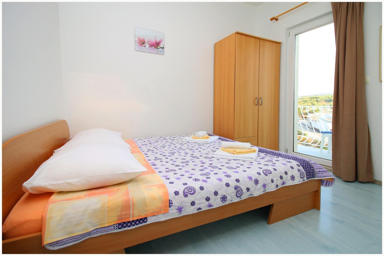Apartments Huljev Примоштен Экстерьер фото