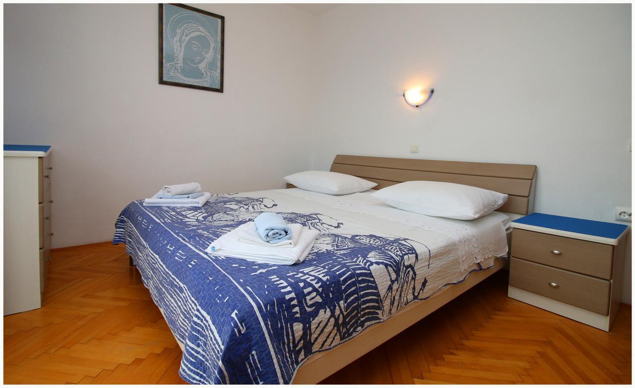 Apartments Huljev Примоштен Экстерьер фото