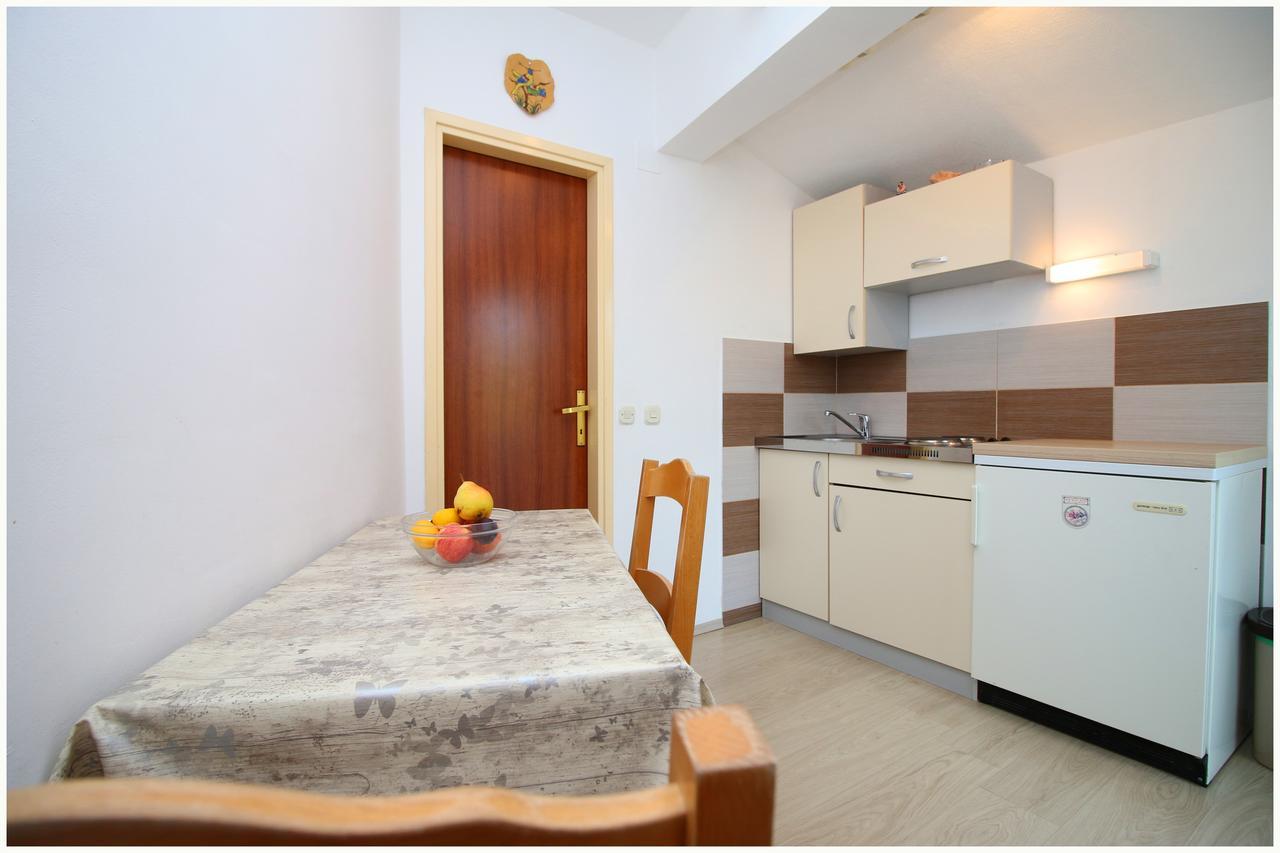 Apartments Huljev Примоштен Экстерьер фото