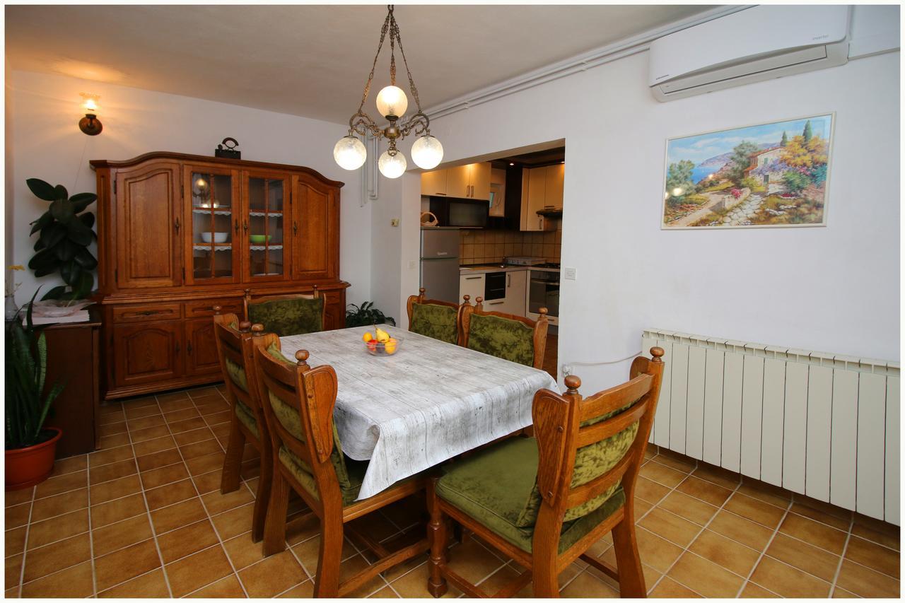 Apartments Huljev Примоштен Экстерьер фото